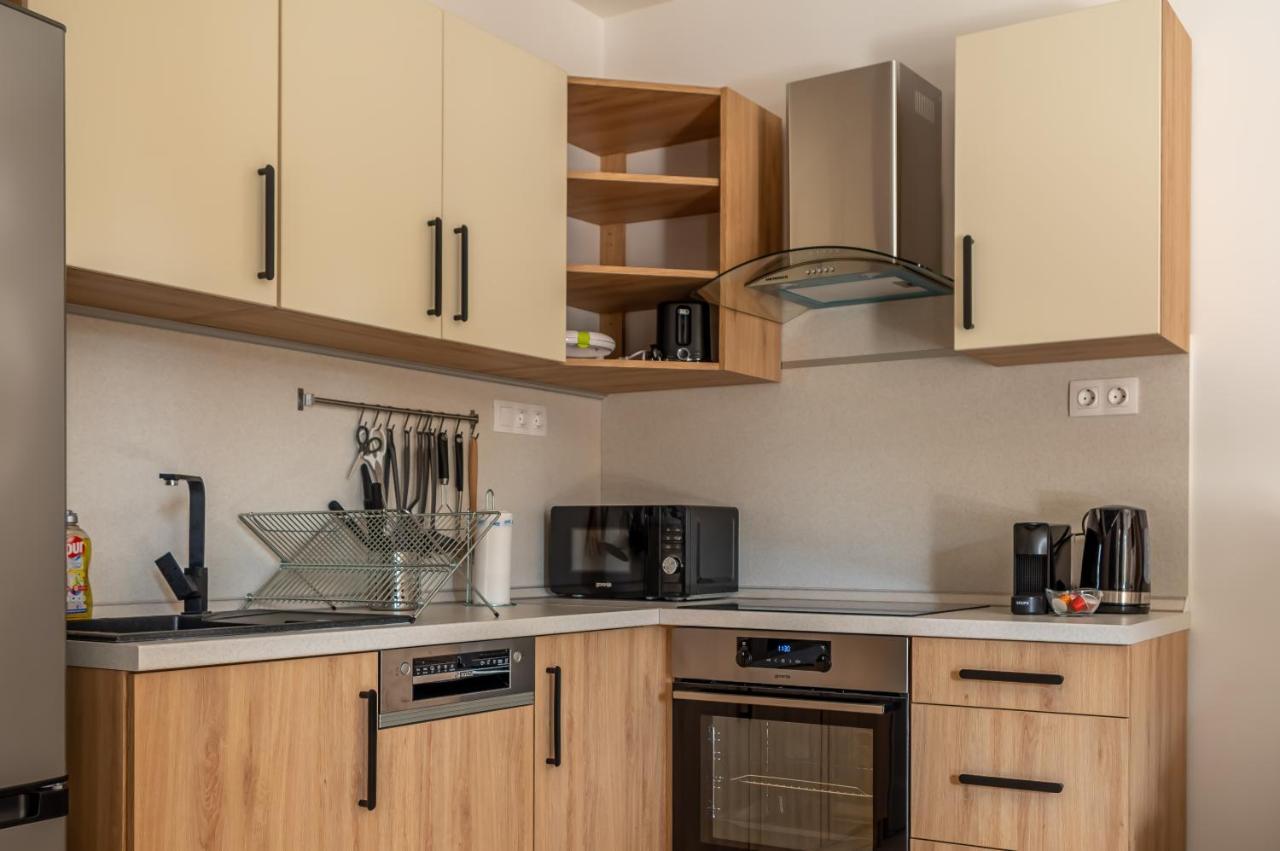 H&H Apartments Poroszló エクステリア 写真