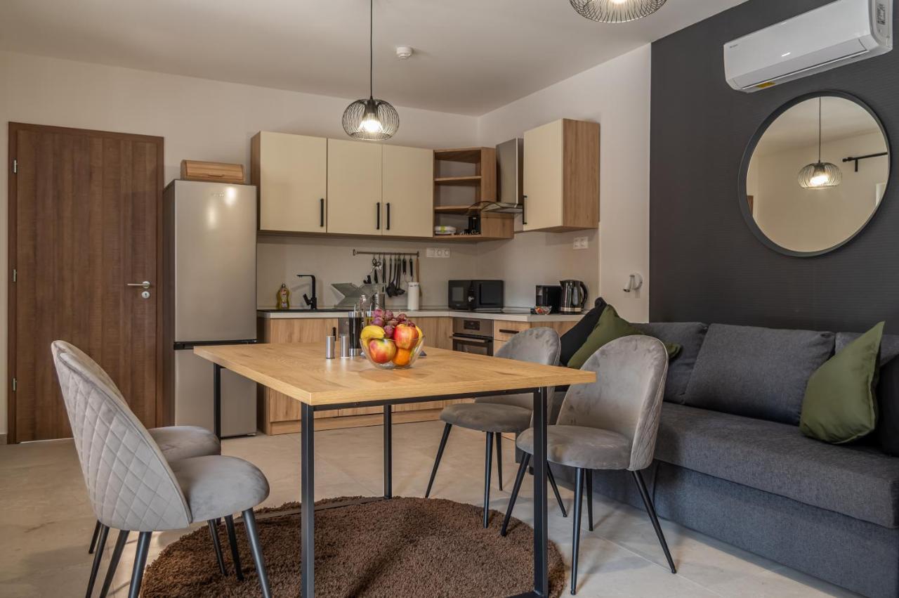 H&H Apartments Poroszló エクステリア 写真