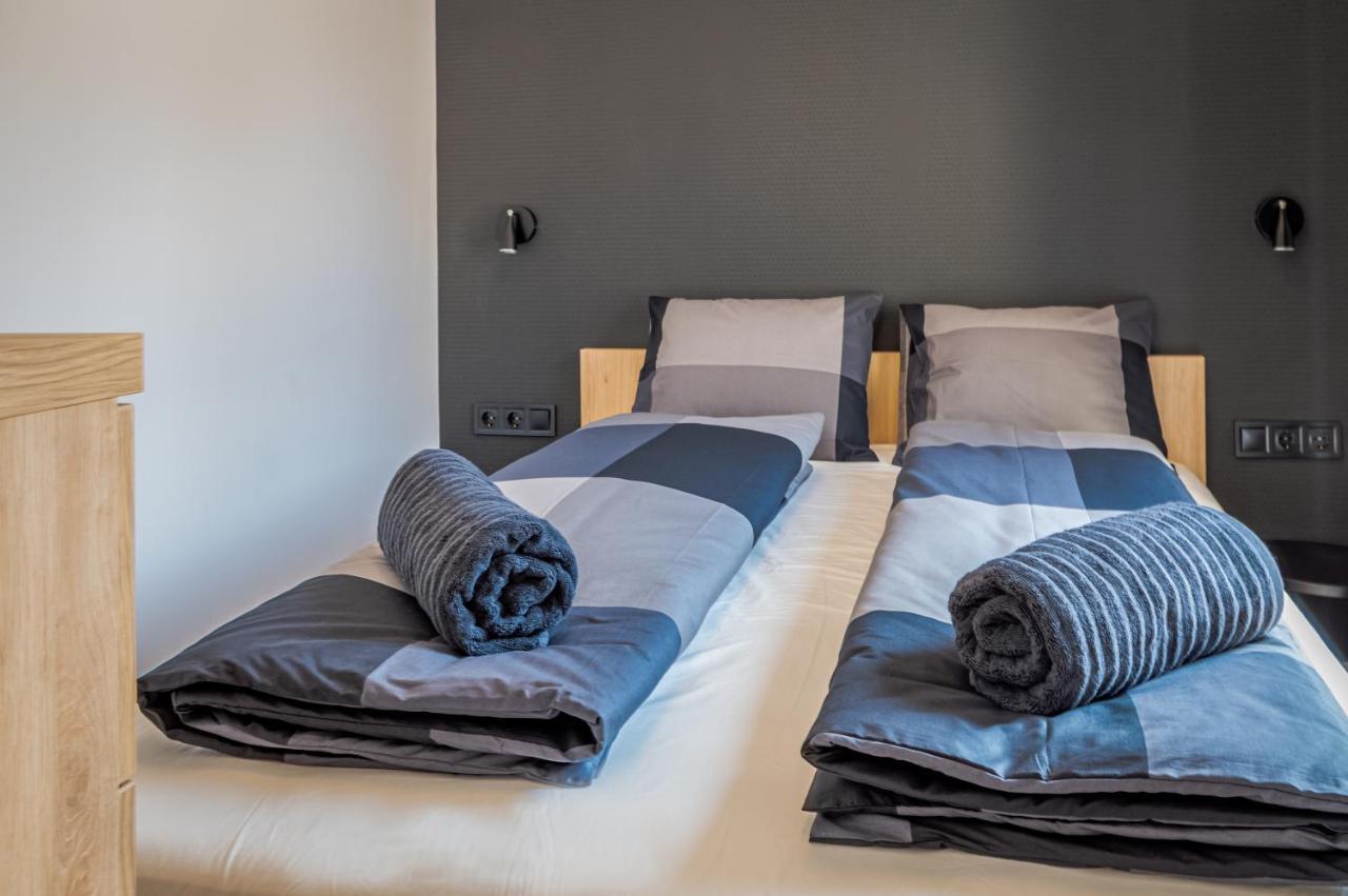 H&H Apartments Poroszló エクステリア 写真
