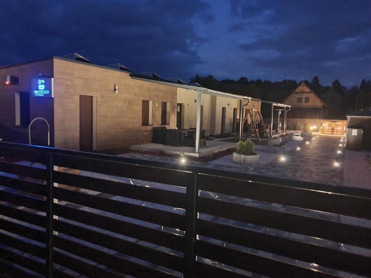 H&H Apartments Poroszló エクステリア 写真