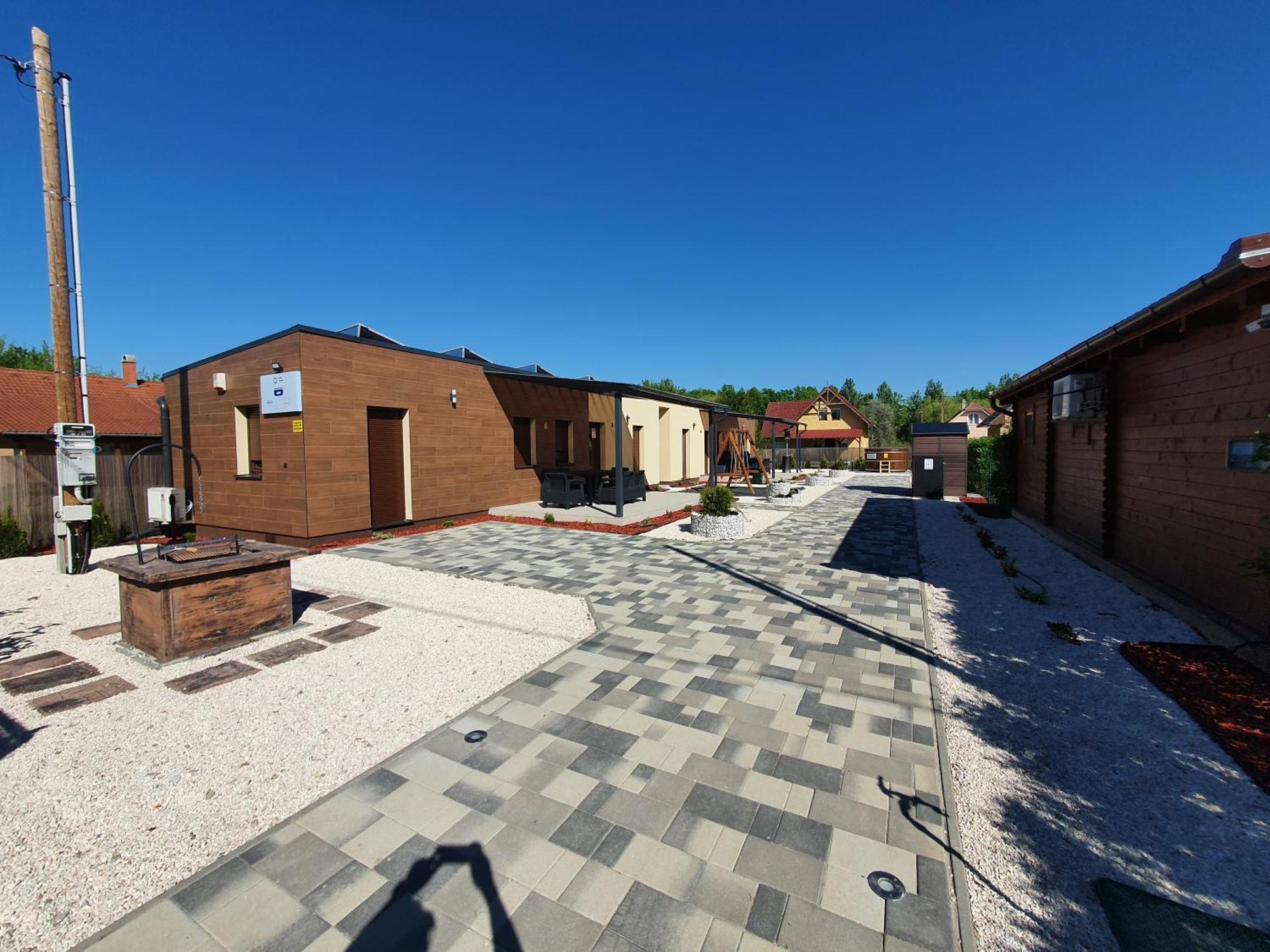 H&H Apartments Poroszló エクステリア 写真