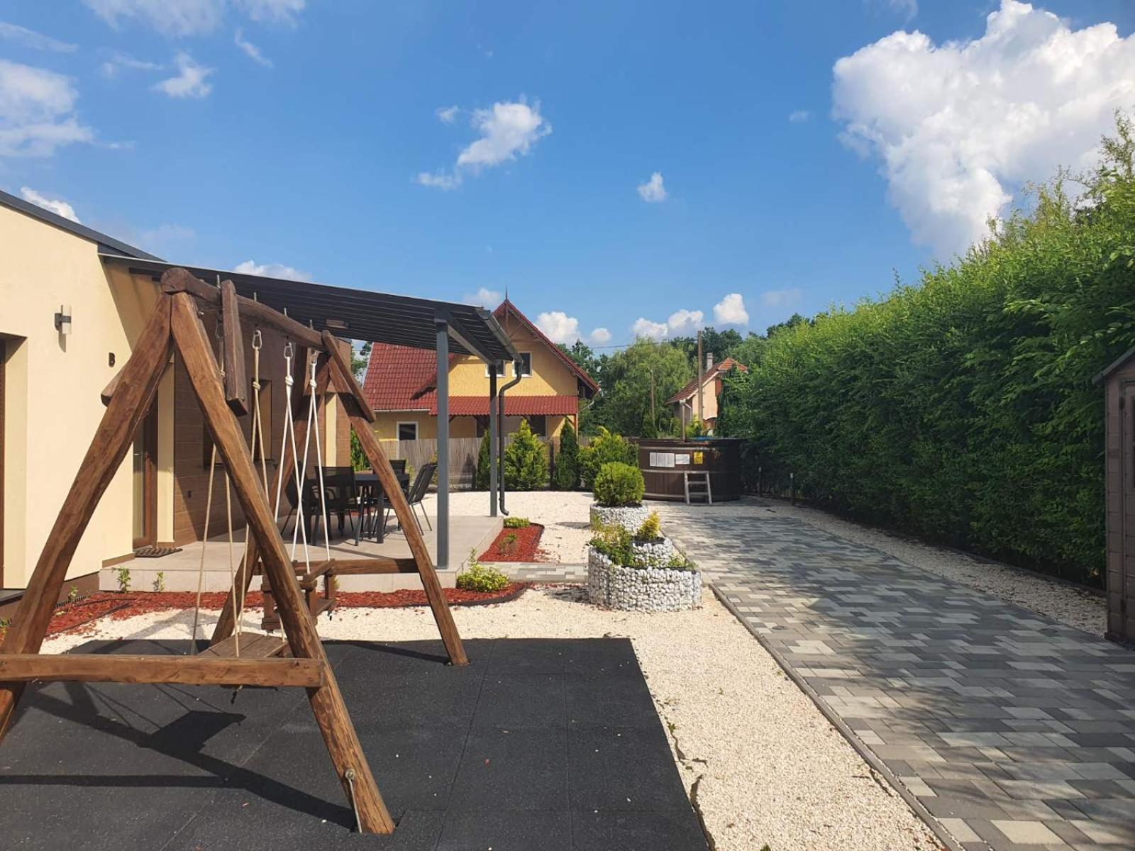H&H Apartments Poroszló エクステリア 写真