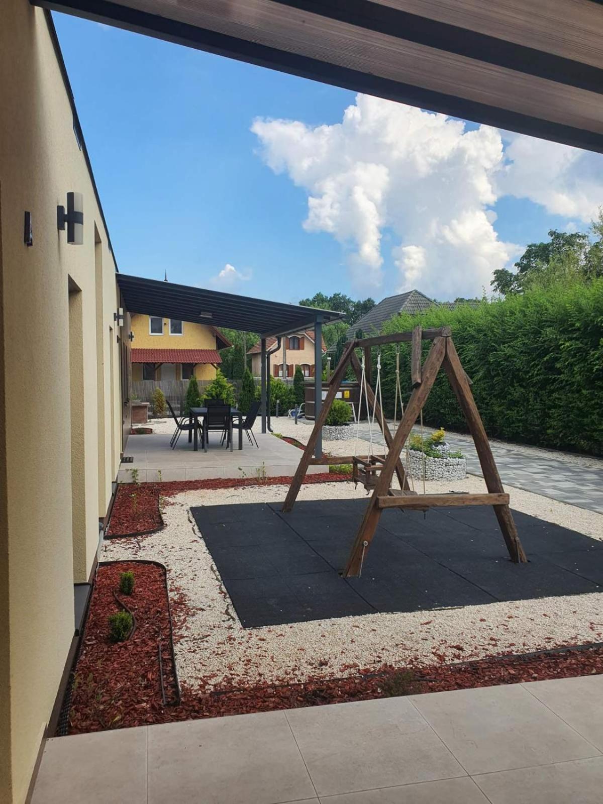 H&H Apartments Poroszló エクステリア 写真